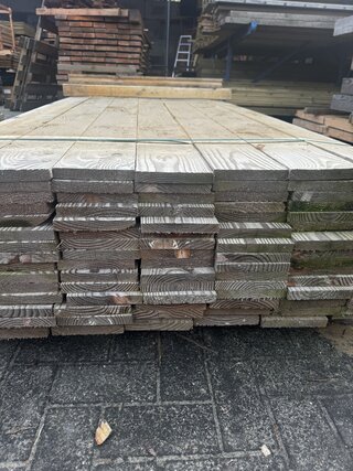 Ca. 105x Douglas planken | fijnbezaagd | 2,2 x 15 x 200 cm