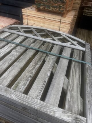 Ca. 10x Hekjes / deurtjes halfrond met trellis 10x | Zijn nieuw, buite