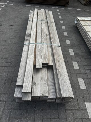 36x 300 cm en 9x 250 cm Douglas balken |  47 stuks | 3,5 x 100 mm  | m