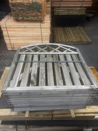 Ca. 10x Hekjes / deurtjes halfrond met trellis 10x | Zijn nieuw, buite