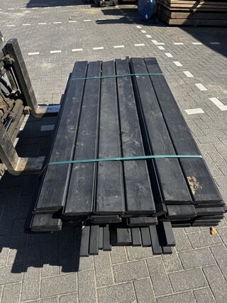 47 stuks plus een aantal afwerklatten Blokhut profiel | zwart gespoten