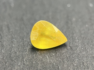 Edelsteen - 5.05 carat natuurlijke gele saffier