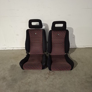 2x Sportstoelen zonder geleiders en bevestiging