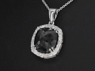 Witgouden hanger met diamanten en een zwarte diamant van 4.80 carat