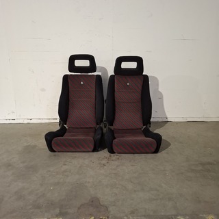 2x Sportstoelen zonder geleiders en bevestiging