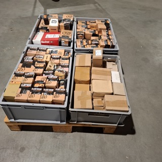 Partij diverse schroeven, bouten, moeren en ringen, O.a. Maxxfast, Fis