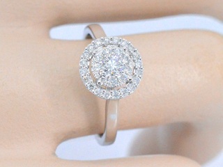 Witgouden entourage ring vol gezet met diamanten