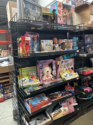 5x Inhoud stellingvak met A-merk speelgoed w.o. Vtech, furReal, Fisher