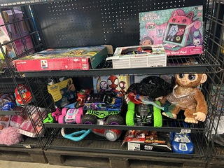 3x Inhoud stellingvak met A-merk speelgoed w.o. LEGO, furReal, Zuro Ro