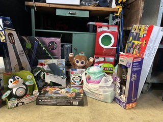 Ca. 16x A-merk speelgoed w.o. Clementoni, Casdon Dyson, Dickie Toys, F