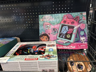 3x Inhoud stellingvak met A-merk speelgoed w.o. LEGO, furReal, Zuro Ro