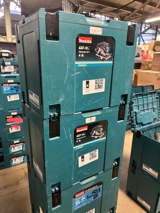 4x Bouwgereedschap, 1x 18V accu, 1x lader, M-boxen Makita, 2x DHS630ZJ