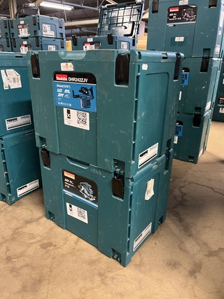 2x Bouwgereedschap in M-box (1x cirkelzaag, 1x combihamer) Makita, 1x