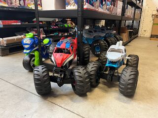 3x Onderkant stelling loopauto’s, speelgoed