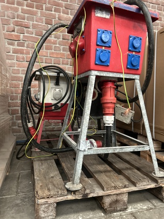 3x Stroompaddestoel/verdeelkast