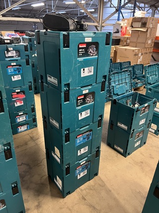 4x Bouwgereedschap, 1x 18V accu, 1x lader, M-boxen Makita, 2x DHS630ZJ