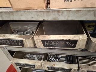 Grijpvoorraadkast met inhoud