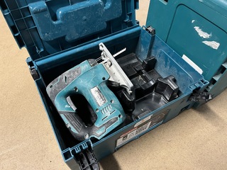 3x Bouwgereedschap in M-box (1x decoupeerzaag, 2x combihamer) Makita,