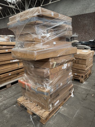 Mix pallet retouren w.o. make-up tafels, wasmanden en stellingkasten