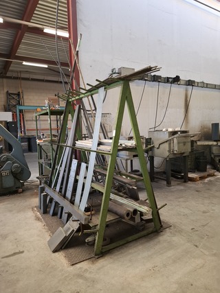 Partij metalen profielen in 2x stelling en stelling