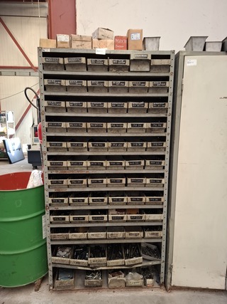 Grijpvoorraadkast met inhoud