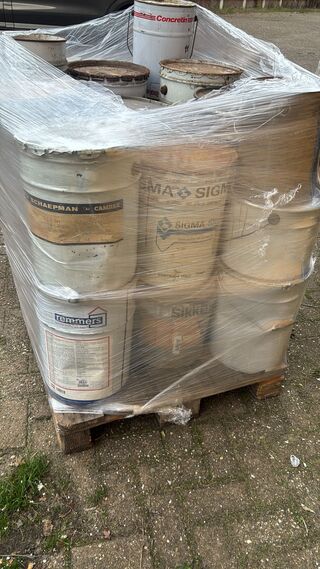 Ca. 130x Diverse merken industrielakken , Sigma, Cronolin, Schaepman,