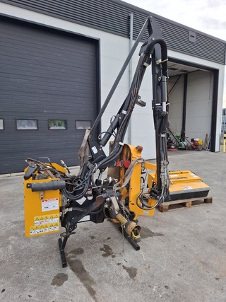 Hydraulische arm met cirkelmaaier en klepelmaaier, MC Connel, RM 1250