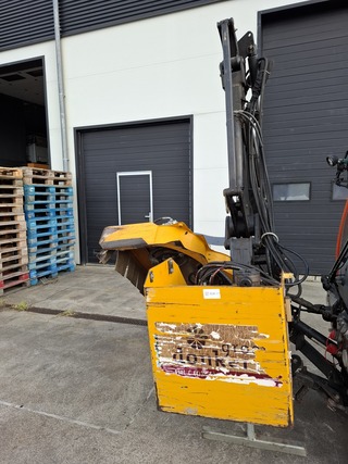 Maaiarm met hedge cutter, McConnel, 2013