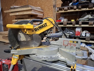 Afkort/verstekzaag met onderstel De Walt, DWS780-qs – DE7023-xj