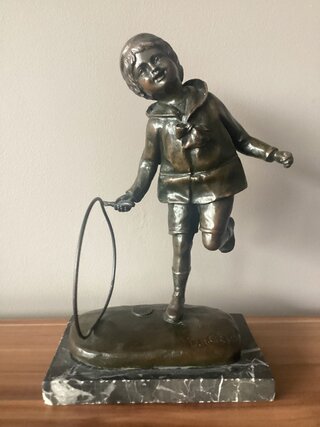 Chiparus – ‘Jongen speelt met hoepel’ – Brons