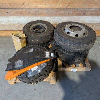 5x Industriële band en diverse onderdelen, O.a. KENDA, BKT & Hankook