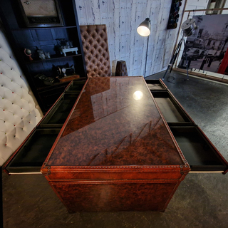 Bureau Chesterfield, Dunnings, bruin