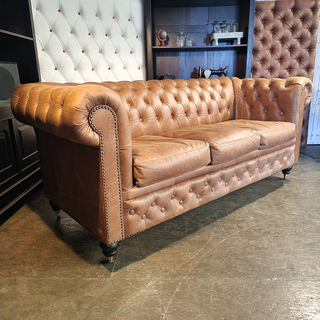 3-Zits Bank Chesterfield , Brighton, bruin