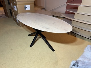 eettafel, ovaal, naturel massief hout, zwart metalen spinpoot