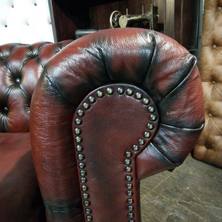 3-Zits Bank Chesterfield, Brighton, rood