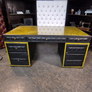 Bureau Chesterfield, Dunnings, zwart, geel