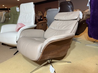 Relaxfauteuil, taupe leer, manueel verstelbaar,design, chromen poot