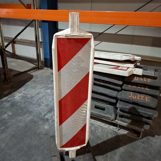 4x Afzetbaken met ca. 18x kunststof voet