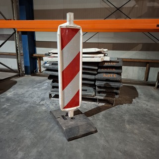 4x Afzetbaken met ca. 18x kunststof voet