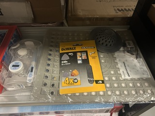 3x Inhoud stellingvak w.o. speelgoed w.o. Basil, Disney Pixar Cars, De