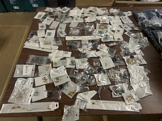 Ca. 150x (Online) voorraad juwelier – Stainless steel ringen, oorbelle