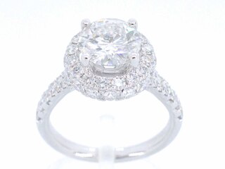 Witgouden entourage ring met een briljant geslepen diamant 2.00 carat