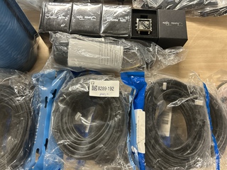 Partij (online) winkelvoorraad w.o. horloges, kabels