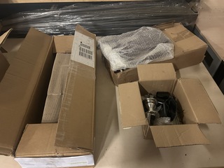 Partij fiets artikelen en onderdelen w.o. bagagedrager, fietsverlichti