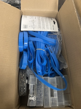 Partij fiets artikelen en onderdelen w.o. AXA, Schwalbe, XLC