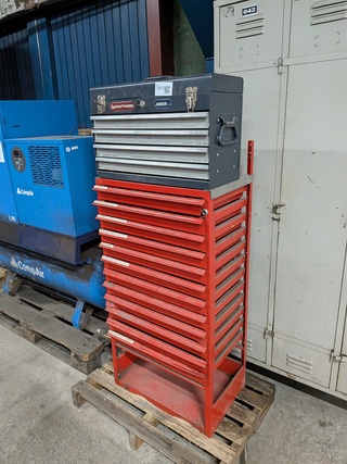 Gereedschaprek o.a. Kraftwerk