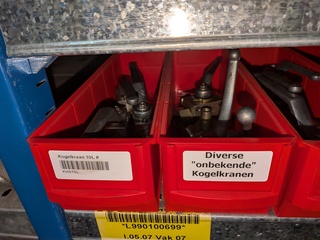 Partij ijzerwaren o.a. manometers