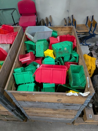 Partij magazijnbakken, diverse modellen