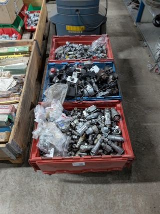 3x Bak hydrauliek koppelingen en snelsluitingen