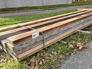 Ca. 23x Douglas balken fijnbezaagd, 50x150mm, lengte 400cm (B keuze)